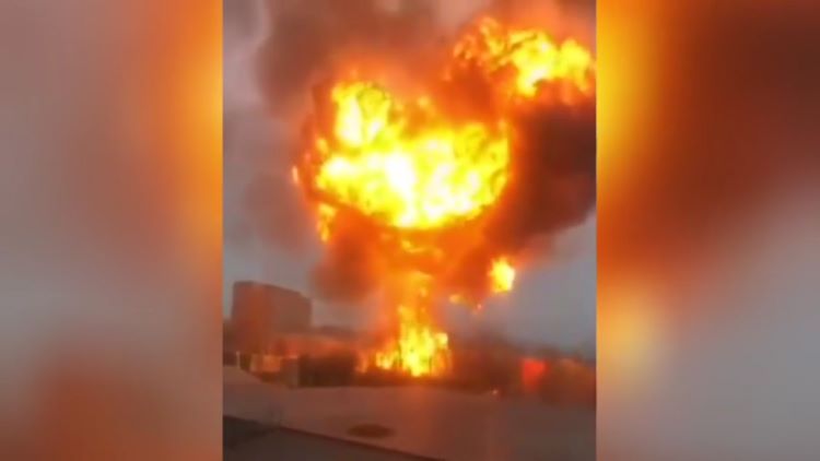 Video nhà kho khí đốt nổ tung tạo thành cột khói khổng lồ tại Nga
