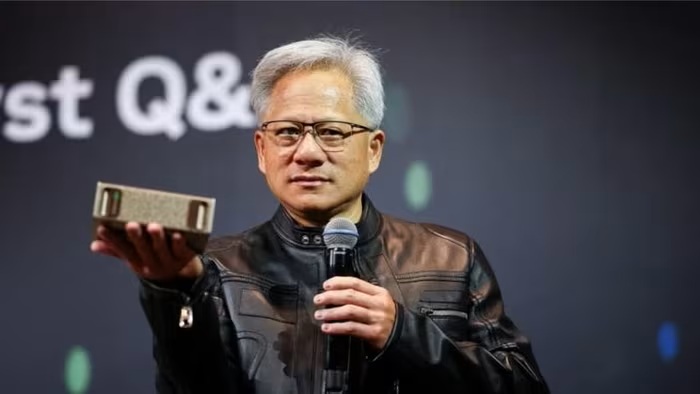 CEO Nvidia Jensen Huang nói quân đội Trung Quốc khó có thể sử dụng chip AI của Mỹ