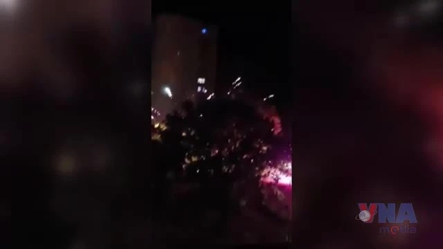 Hơn 100 đối tượng tấn công xe ôtô trên quốc lộ ở Pháp với bom xăng, pháo sáng