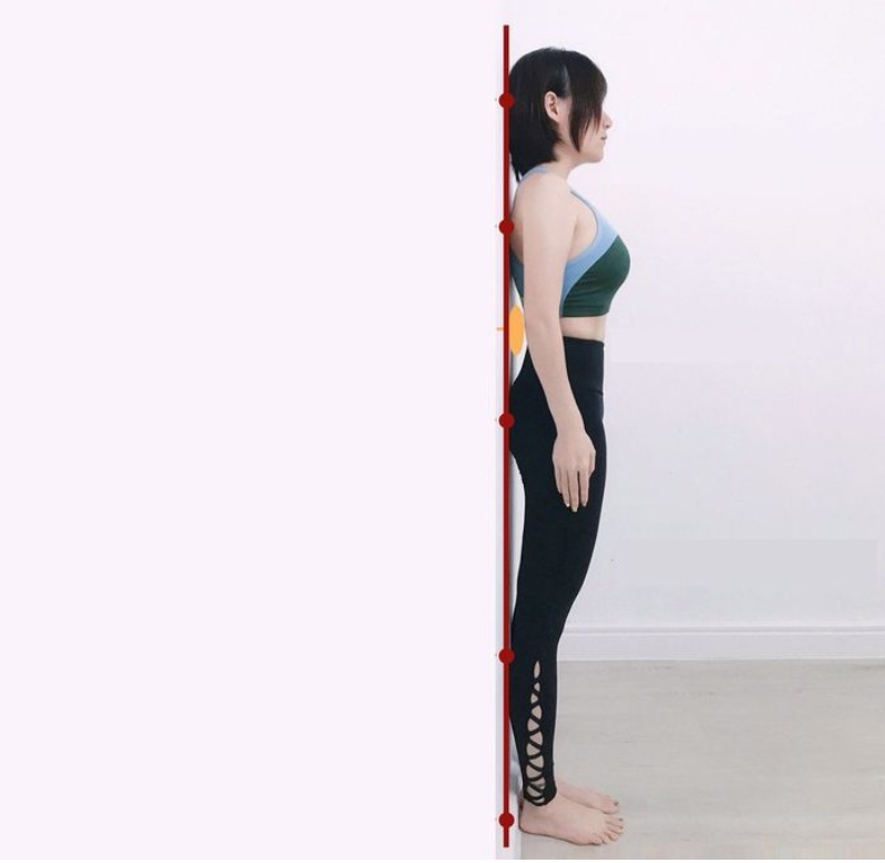 Bài kiểm tra ‘đứng dựa tường’ giúp nhận diện sớm nguy cơ về cột sống