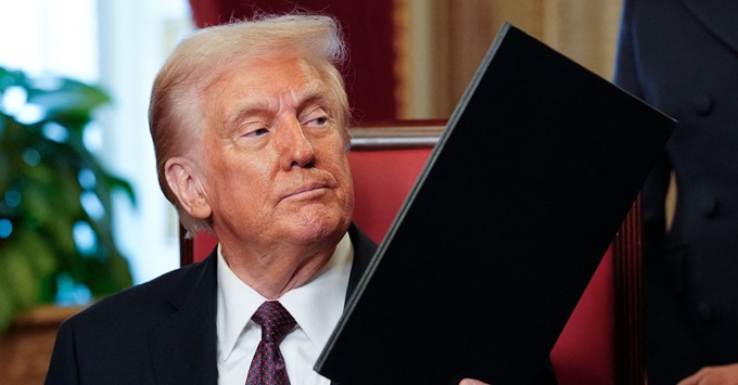 Ông Trump đã ký những sắc lệnh nào vào 'Day 1'