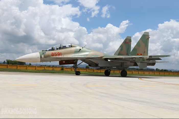 Đội hình Su-30MK2 'rèn gió luyện mây' cho ngày 2/9 lịch sử