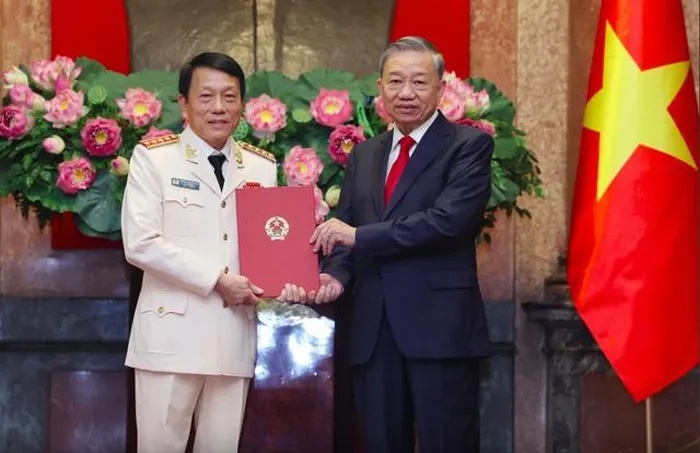 Bộ trưởng Lương Tam Quang và Tổng tham mưu trưởng Nguyễn Tân Cương được thăng quân hàm Đại tướng