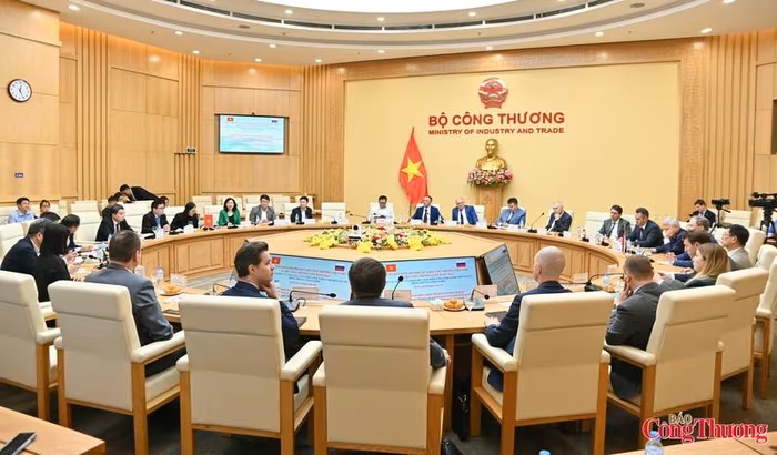 Nâng tầm hợp tác Việt Nam - Liên bang Nga từ trụ cột năng lượng, dầu khí