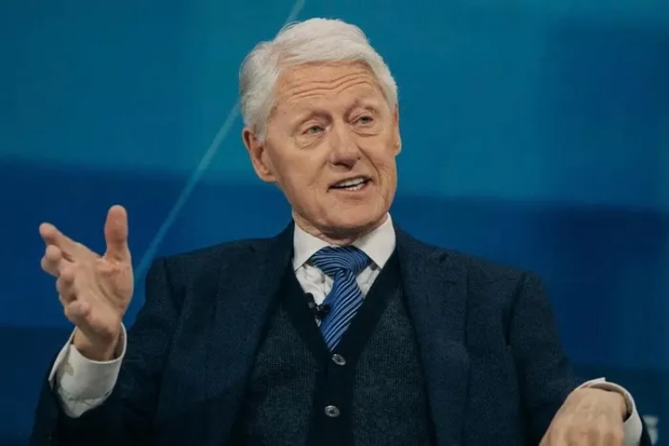 Ông Bill Clinton nhập viện