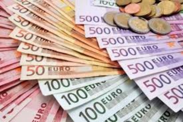 Đồng euro biến động mạnh sau cảnh báo áp thuế của Mỹ