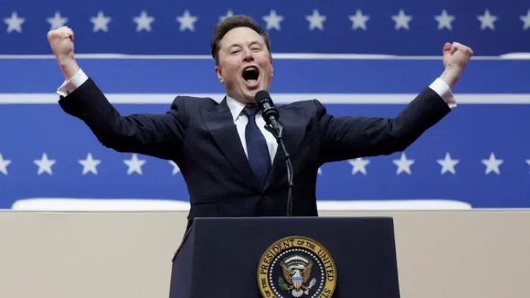 Người đàn ông giàu nhất thế giới khiến Washington rung chuyển