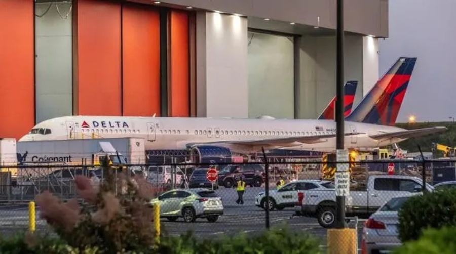 Nổ lốp máy bay Boeing khi đang bảo dưỡng, hai người tử vong