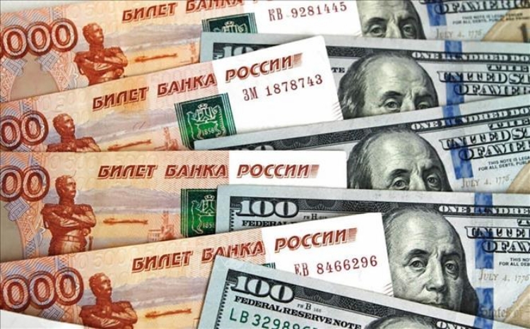 Giá đồng ruble tăng vọt trước cuộc điện đàm giữa hai Tổng thống Trump và Putin