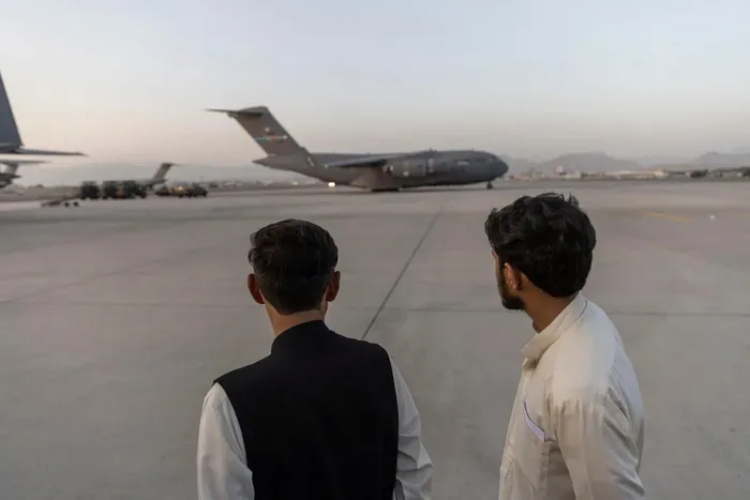 Cơn ác mộng của những người sắp tới Mỹ thì cánh cửa đóng lại