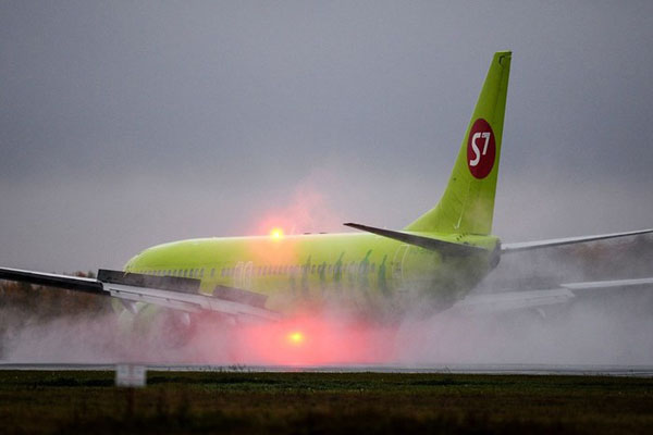 Máy bay chở khách Nga tránh được thảm kịch trong gang tấc