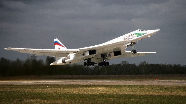 Nga xác nhận đưa máy bay ném bom chiến lược Tu-160 tham chiến