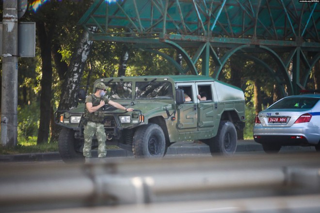 Belarus bầu cử tổng thống, xe quân sự xuất hiện dày đặc tại thủ đô Minsk