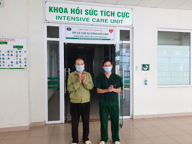 Người đàn ông giao pizza ở Hà Nội từng thở máy, tổn thương phổi được công bố khỏi Covid-19