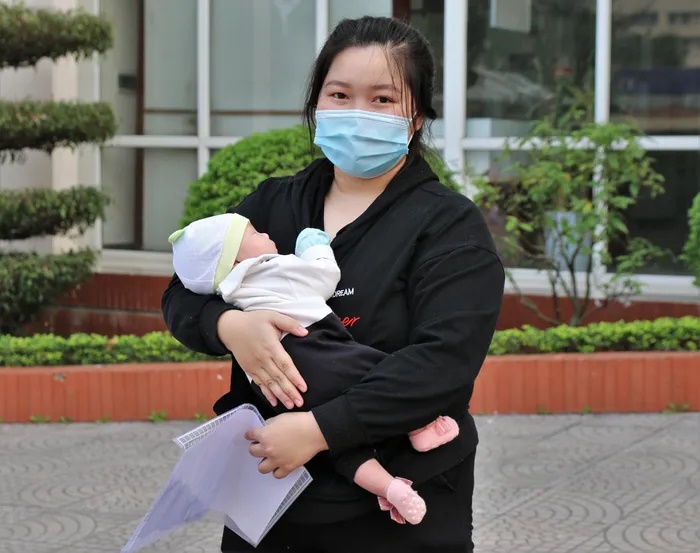 Bệnh nhi sơ sinh đầu tiên mắc COVID-19 tại Việt Nam khỏi bệnh