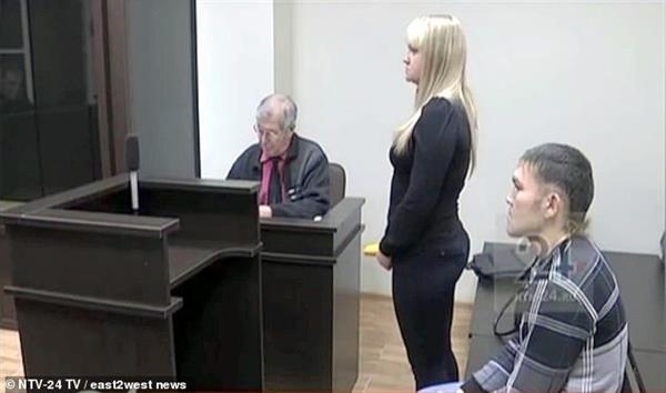 Bị bạn gái đâm 13 nhát, nam thanh niên si tình người Nga vẫn cầu hôn trước tòa