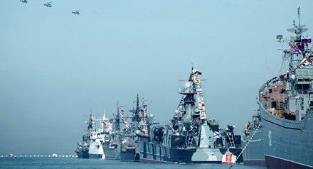 Hạm đội Biển Đen Nga phóng tên lửa từ Crưm