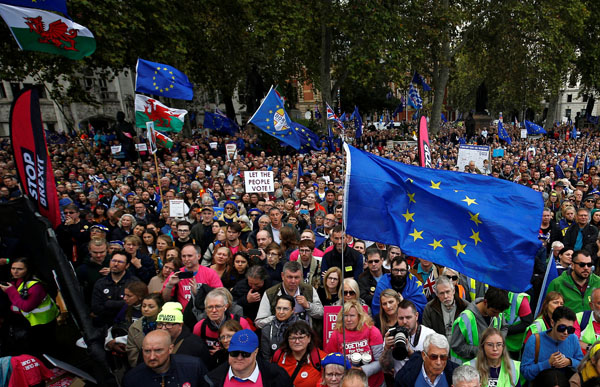 Hình ảnh tuần hành tại London kêu gọi dừng Brexit, tổ chức trưng cầu dân ý mới