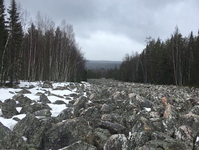 [ẢNH] Điều thú vị về Big Stone - dòng sông không có nước ở Nga