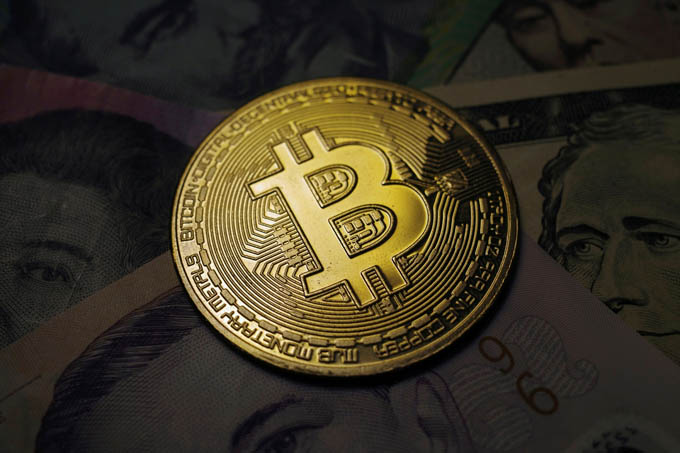 Bitcoin vượt mốc 65.000 USD, mức cao nhất từ trước tới nay