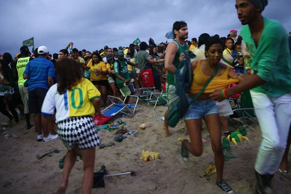 Bạo loạn bùng phát sau khi Brazil thua tan tác