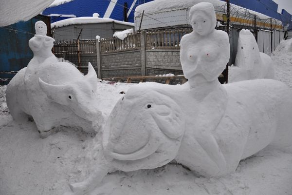 Người Việt đắp tượng đón Tết ở Vladimir