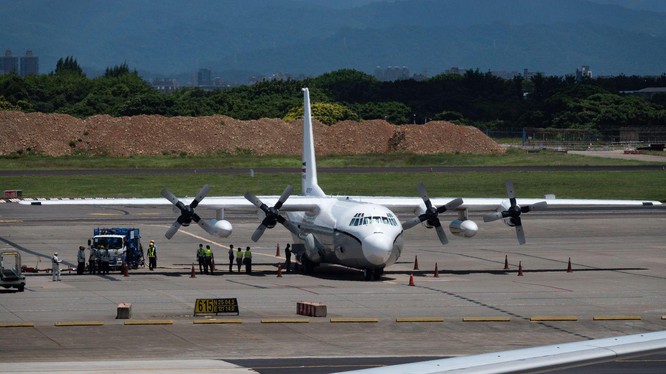 Máy bay quân sự Mỹ liên tiếp hạ cánh xuống Đài Loan, Trung Quốc nổi xung