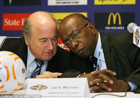 Triều đại 17 năm của Blatter tại FIFA có nguy cơ sụp đổ