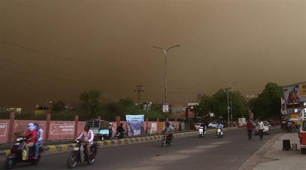 Bão cát kinh hoàng 'nuốt chửng' Tây Bắc Ấn Độ, hơn 80 người thiệt mạng