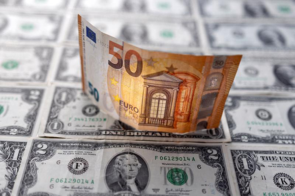 Khi Euro ngang giá USD: Euro mất giá nhiều hay USD tăng quá mạnh?