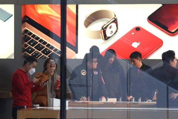 Trump có thể làm gì để ép các doanh nghiệp như Apple, Boeing rời Trung Quốc?
