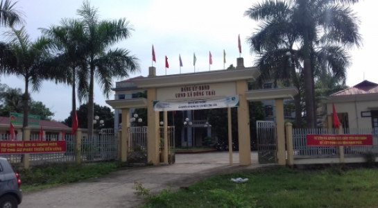 Cả xã vỡ nợ vì cán bộ... đi hát suốt