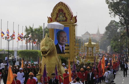 Biển người Campuchia dự lễ an táng Thái thượng hoàng Sihanouk