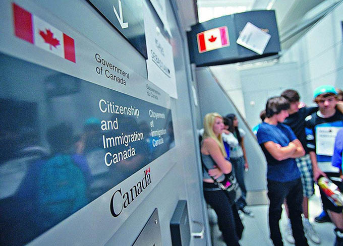 Người nhập cư 'rộng cửa' có thẻ thường trú nhân tại Canada