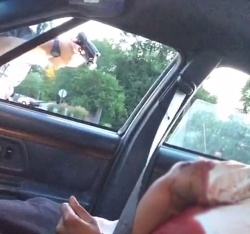 Cảnh quay người đàn ông chết do trúng đạn cảnh sát rúng động nước Mỹ