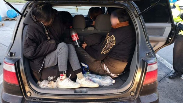 Đức bắt giữ 17 người Việt trốn sau cốp xe nhập cư trái phép từ Đông Âu