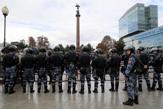 Cảnh sát Nga tuyển quân rầm rộ