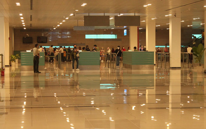 Cận cảnh đón 93 hành khách từ Hàn Quốc về sân bay Cần Thơ