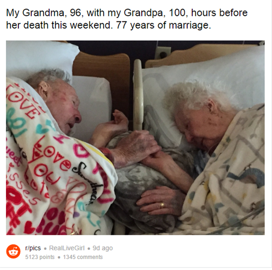 Bức ảnh cụ ông 100 tuổi nắm chặt tay vợ sắp mất sau 77 năm chung sống khiến bao người nghẹn ngào