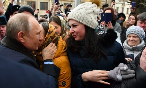 Cô gái Nga cầu hôn Tổng thống Putin