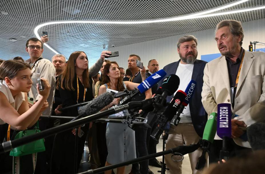 Cha của Elon Musk khen ngợi chất lượng tên lửa vũ trụ của Nga