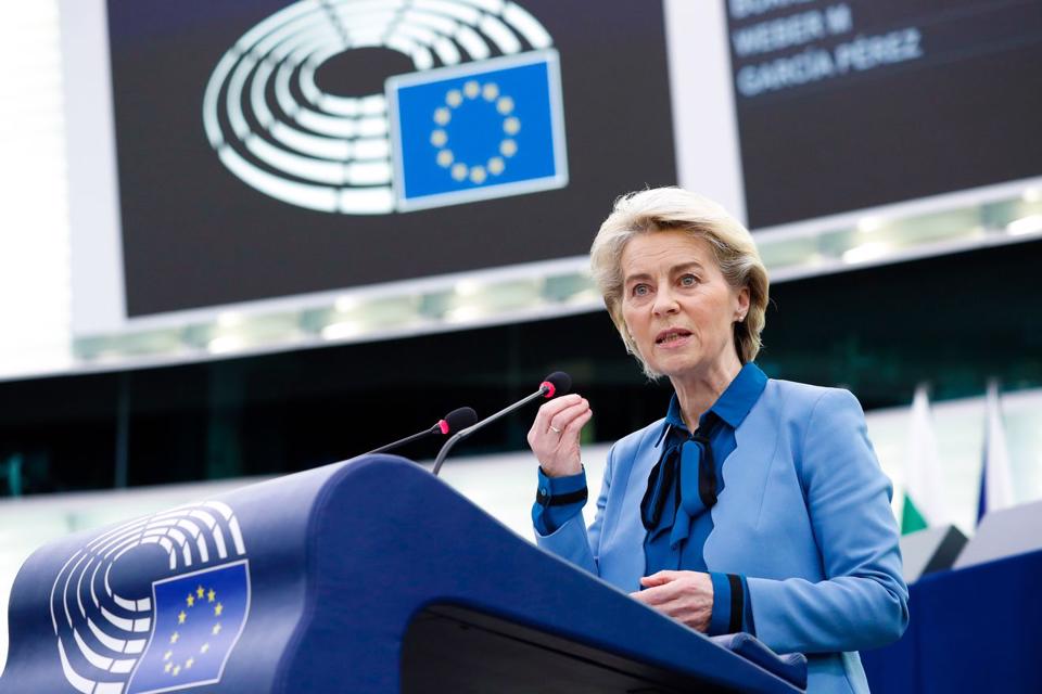 Thông điệp của Ủy ban châu Âu về EU: Quyết tâm mới cho định hướng cũ