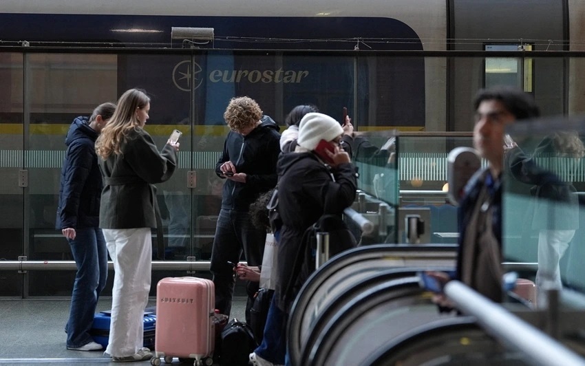 Hệ thống giao thông đường sắt châu Âu gián đoạn nghiêm trọng trước thềm năm mới