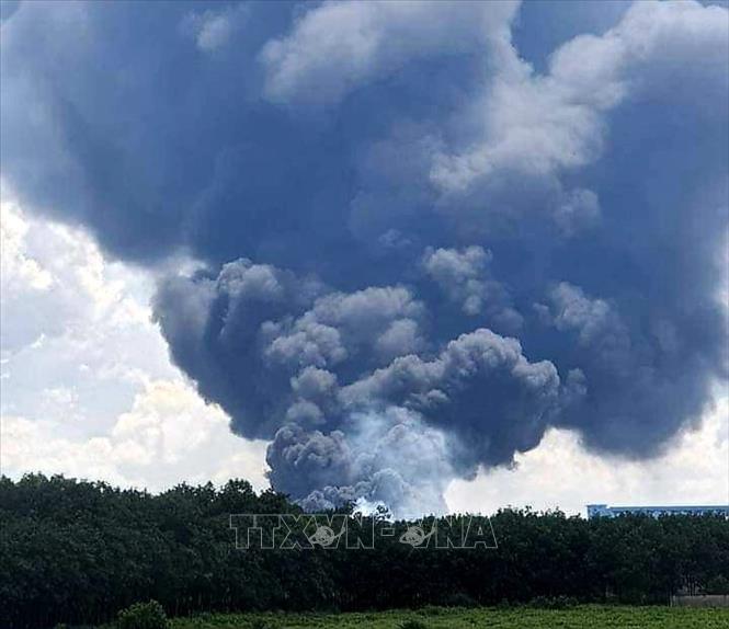 Cháy lớn tại công ty mút xốp trong khu công nghiệp ở Bình Dương