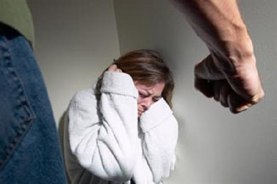 Nửa đêm, tôi ôm con chạy trốn khỏi cơn điên của chồng