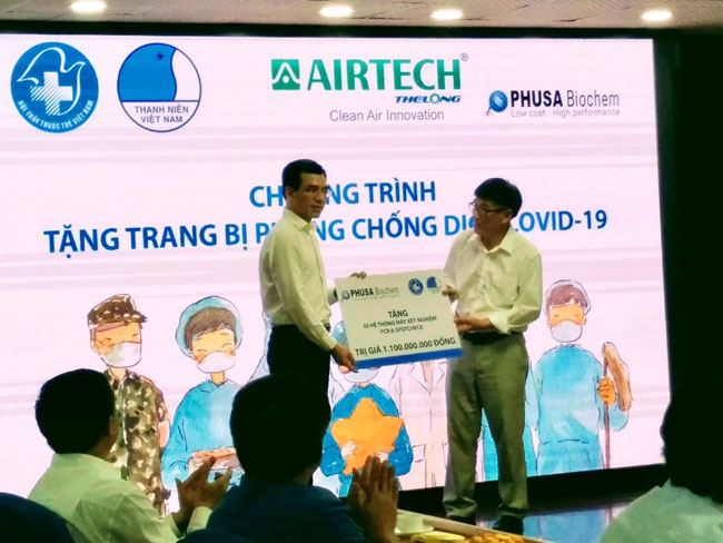 Công ty TNHH Phù Sa trao tặng trang thiết bị y tế phòng hộ cho Hội thầy thuốc trẻ Việt Nam