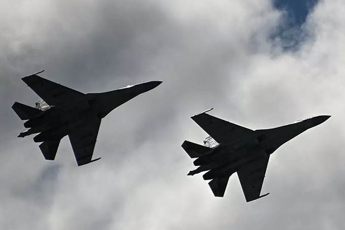 Cặp chiến đấu cơ Nga 'đuổi' hai máy bay ném bom Mỹ ra xa biên giới