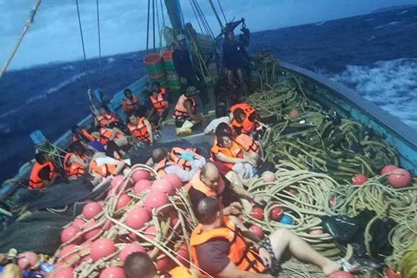Hai tàu du lịch chìm ở Thái Lan, hàng chục du khách mất tích