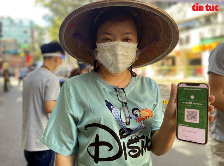 Chợ lưu động đầu tiên áp dụng 'Thẻ xanh COVID-19' ở Thành phố Hồ Chí Minh