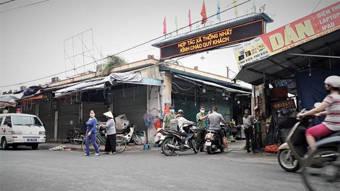 Hà Nội: Người bán rau dương tính SARS-CoV-2, chợ Phùng Khoang tạm đóng cửa